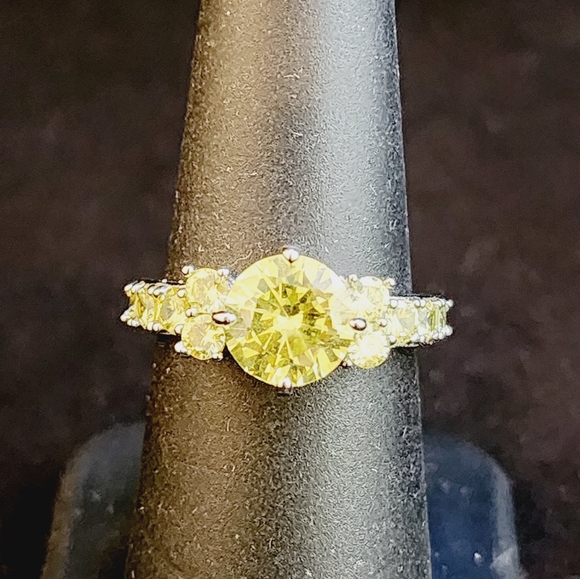 Round Cut Brilliant Faceted Yellow Gemstone 925 Sterling Silver Band Ring Sz 7 * - Picture 2 of 9